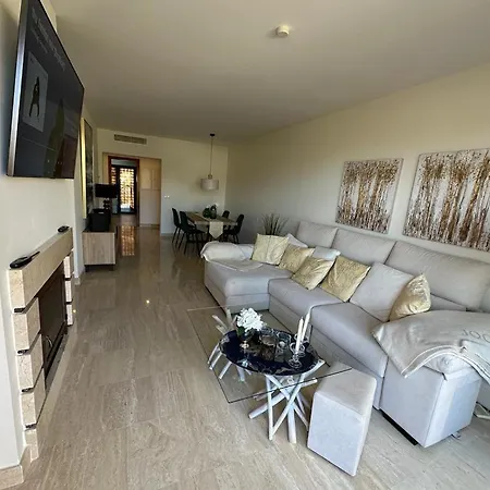 Penthouse In * إِستيبونا