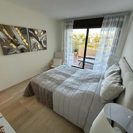 شقة Penthouse In إِستيبونا
