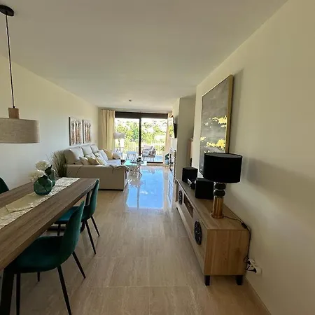 شقة Penthouse In إِستيبونا