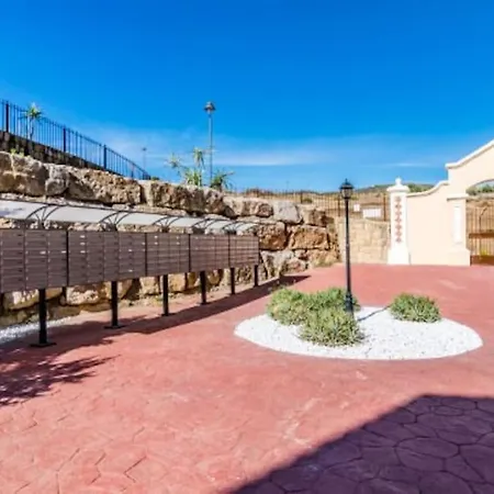 Penthouse In شقة إِستيبونا